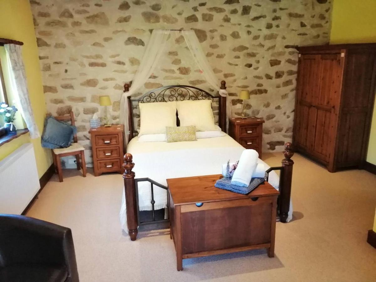 Bed and Breakfast La Grange Ancienne Montrollet Exterior foto